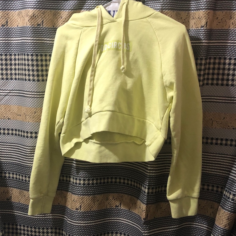 “TOO CIRCUS” yellow cropped sweatshirt